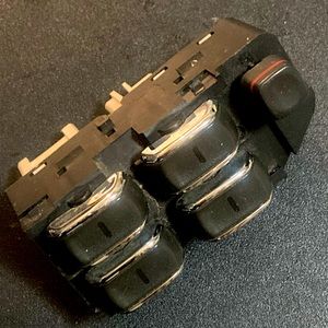 GM Genuine part 25668566 1997-1999 Cadillac DeVille Window Switch